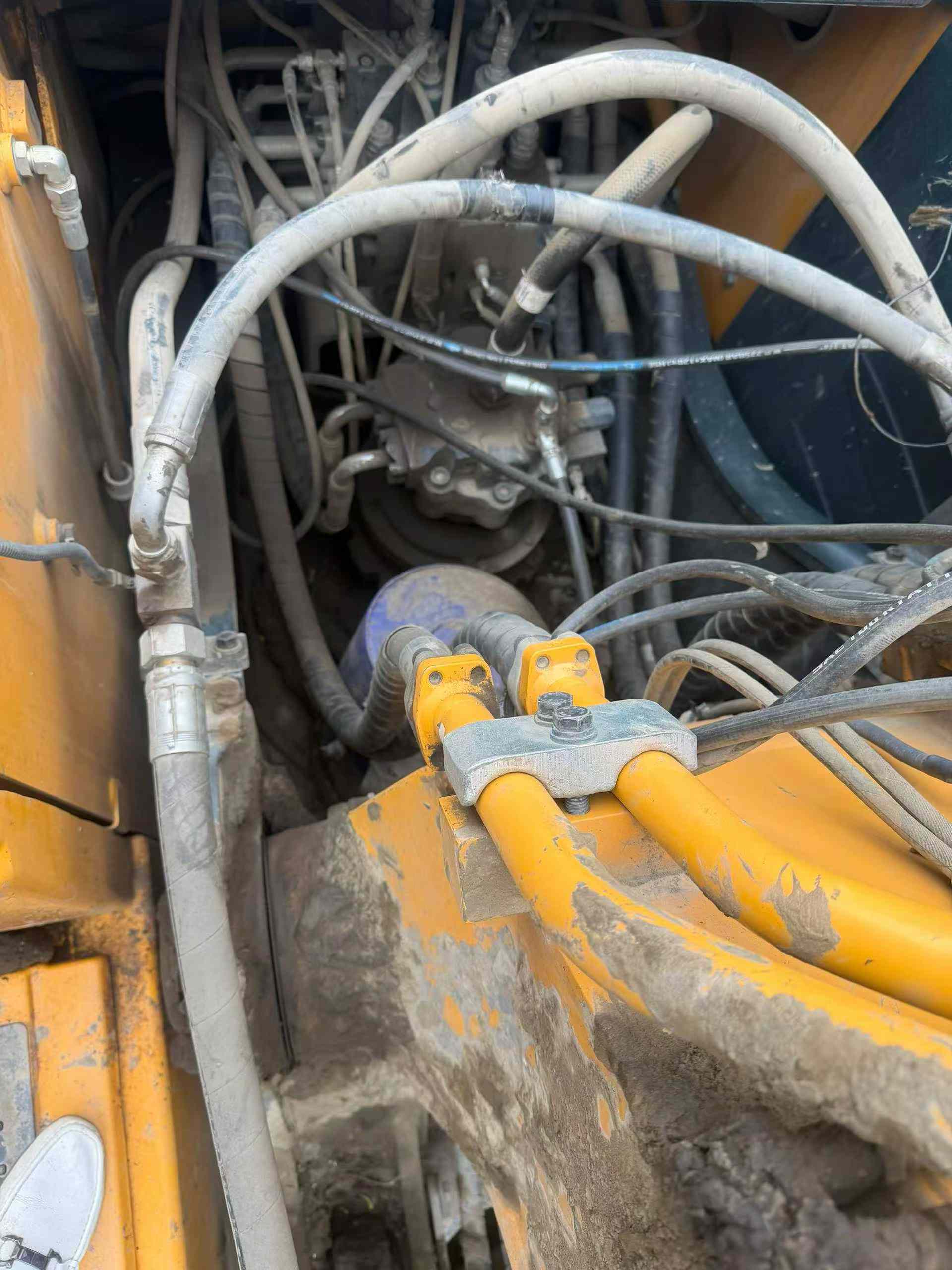 Used Hyundai R225-7 Excavator 2020 Model / 4