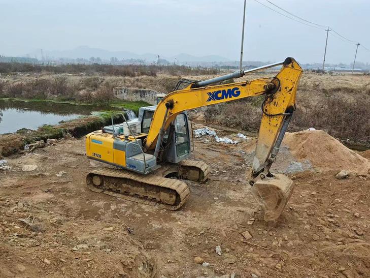 Buy XCMG XE150 Used Excavator / 1
