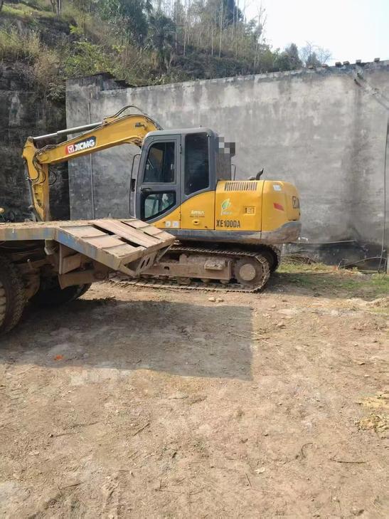 Buy XCMG XE75C Used Excavator / 1