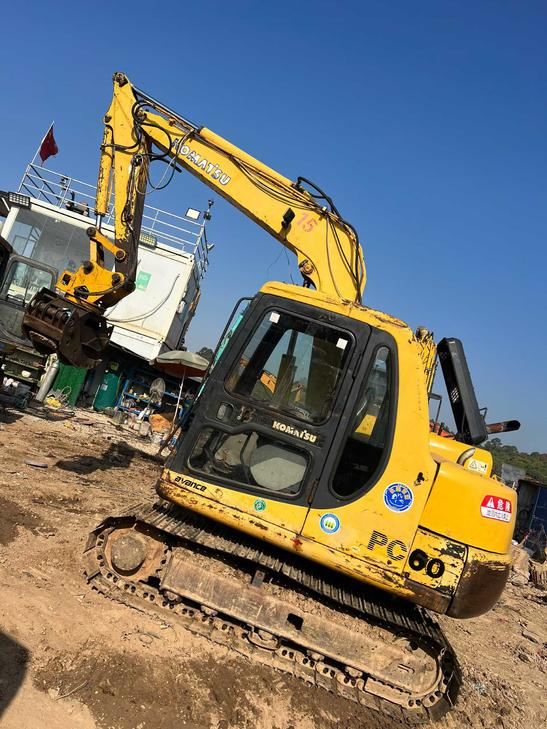 Buy Komatsu PC60-7 Used Excavator / 1
