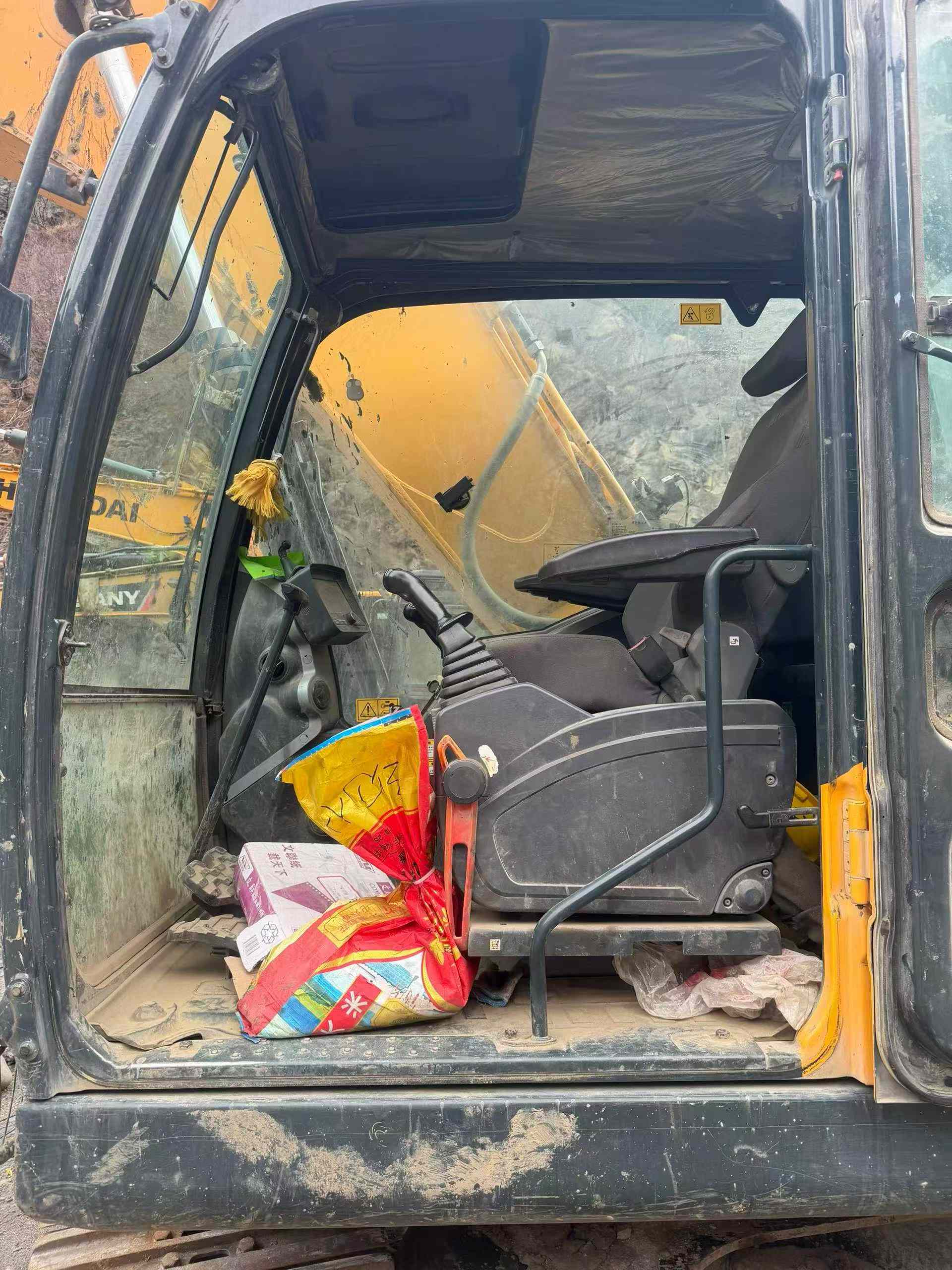 Used Hyundai R225-7 Excavator 2020 Model / 8