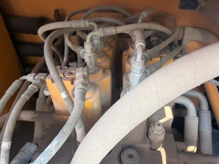 Buy Hyundai R215VS Used Excavator / 1