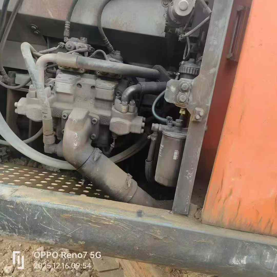 Used Hitachi ZX200-5G Excavator 2016 Model / 3