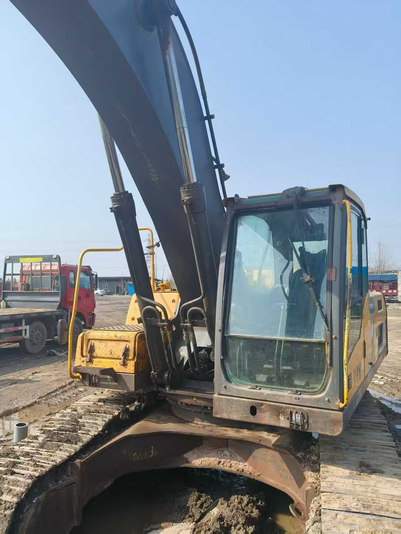Used Volvo EC300D Excavator 2013 Model / 8