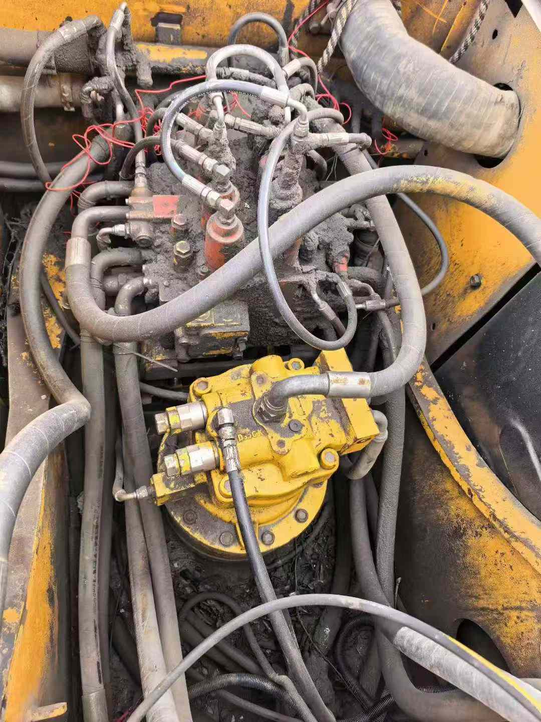 Used Hyundai R225-7 Excavator 2016 Model / 3