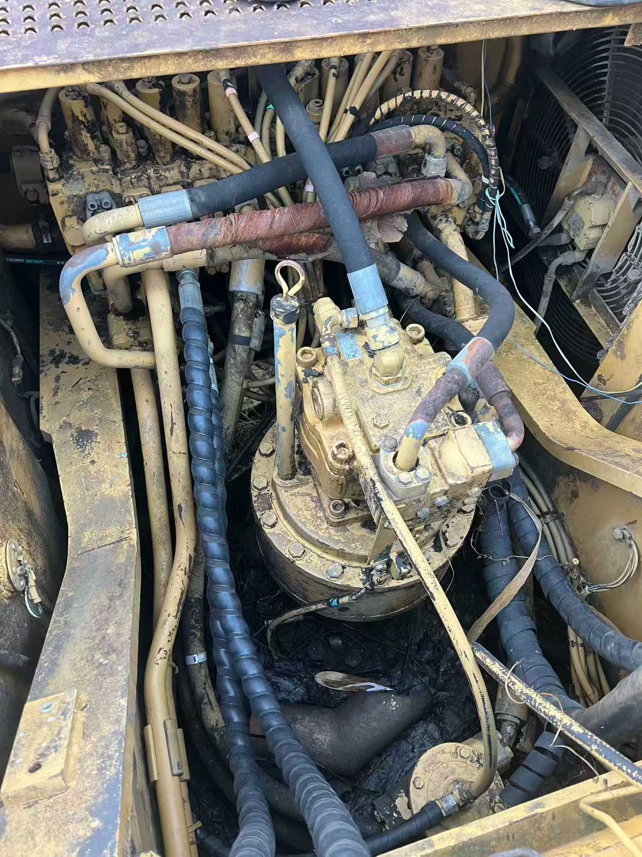 Used Caterpillar 325C Excavator 2016 Model / 2