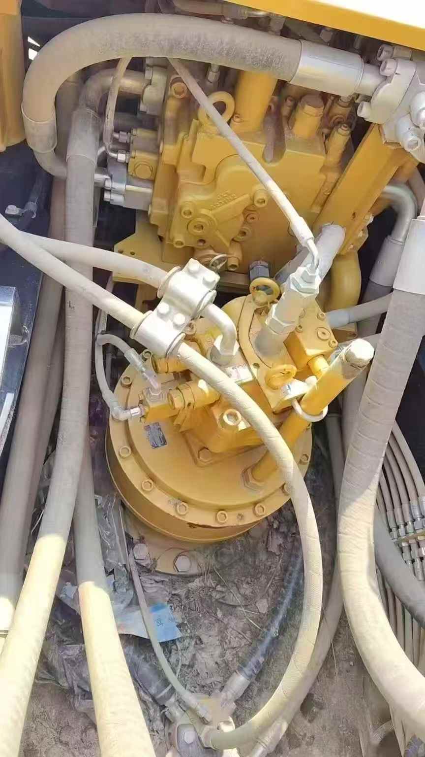 Used Komatsu PC240-6 Excavator 2012 Model / 3