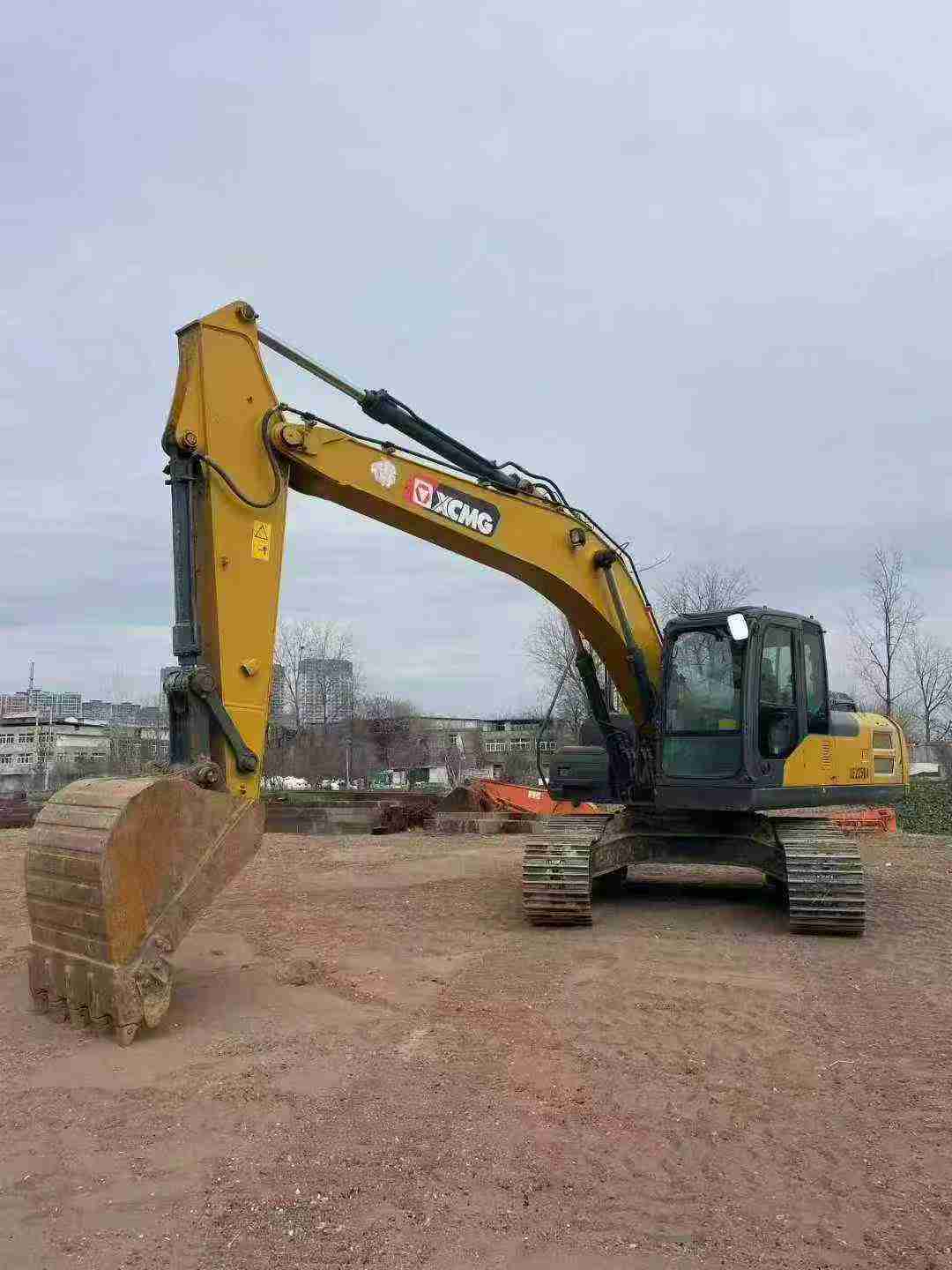 Used XCMG XE200 Excavator 2022 Model / 3