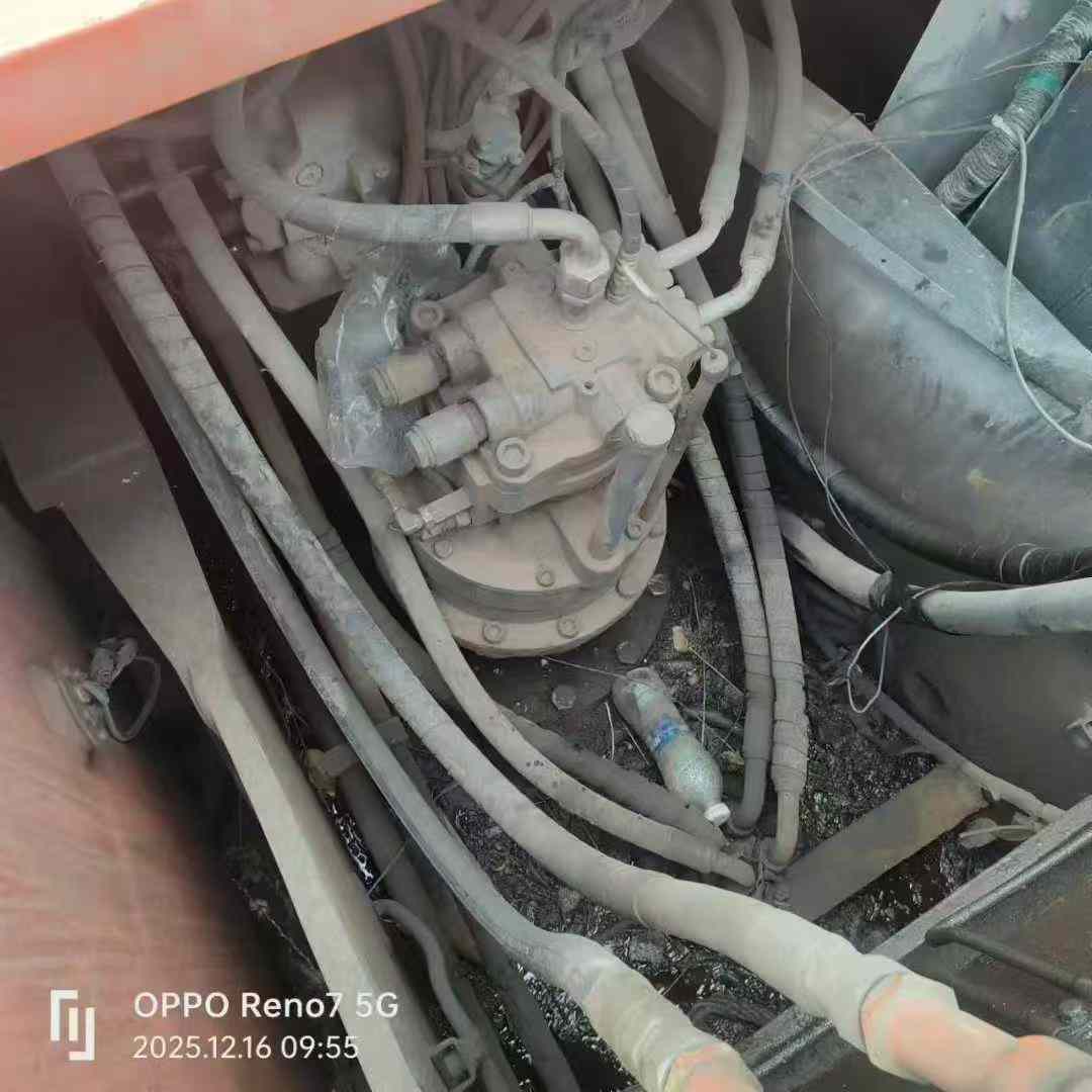 Used Hitachi ZX200-5G Excavator 2016 Model / 4