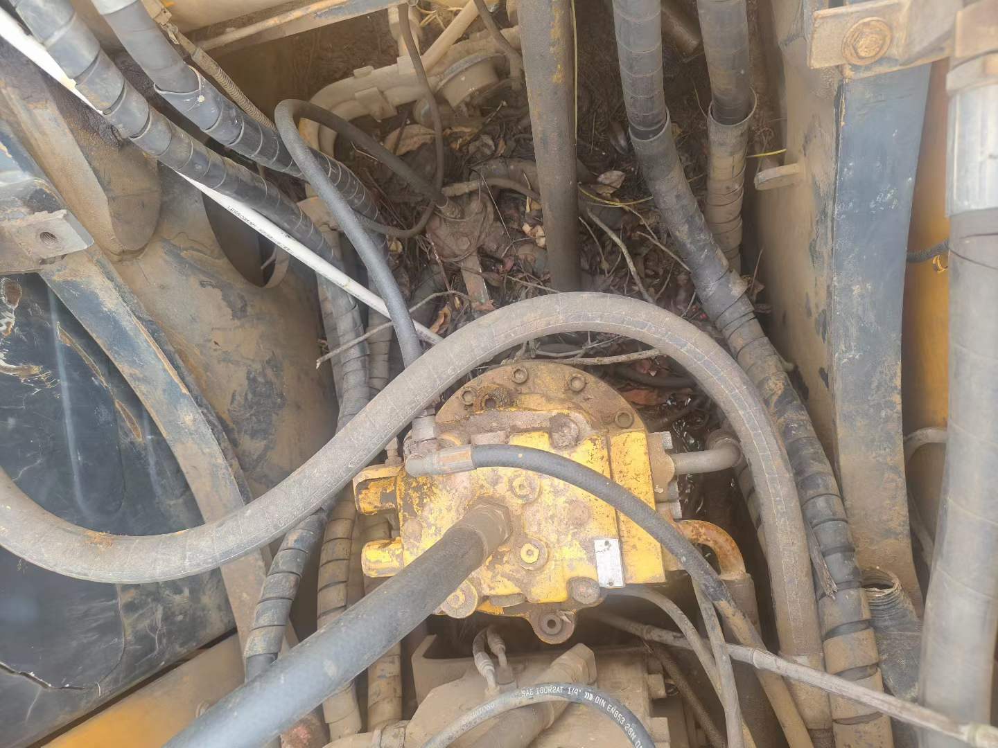 Used Hyundai R215-7 Excavator 2016 Model / 7