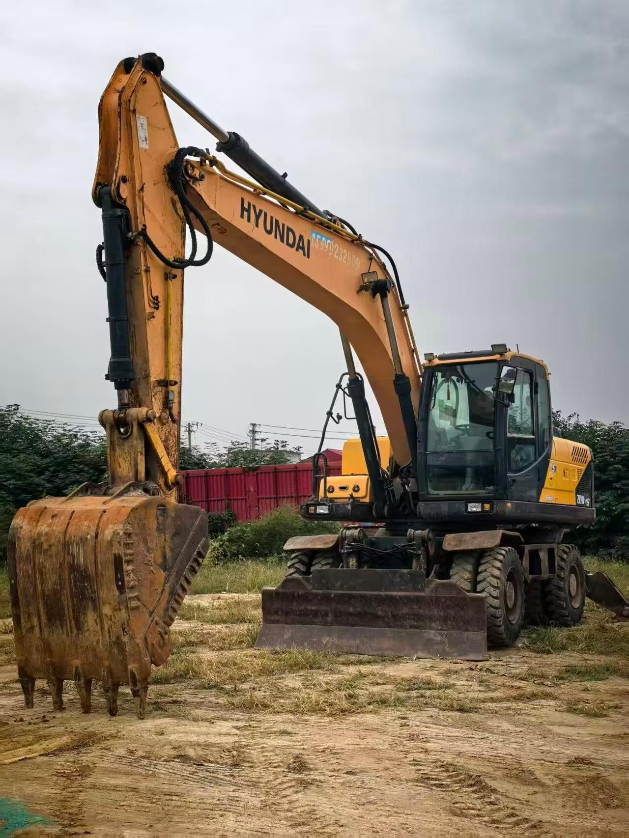 Used Hyundai R210W Excavator 2017 Model / 6