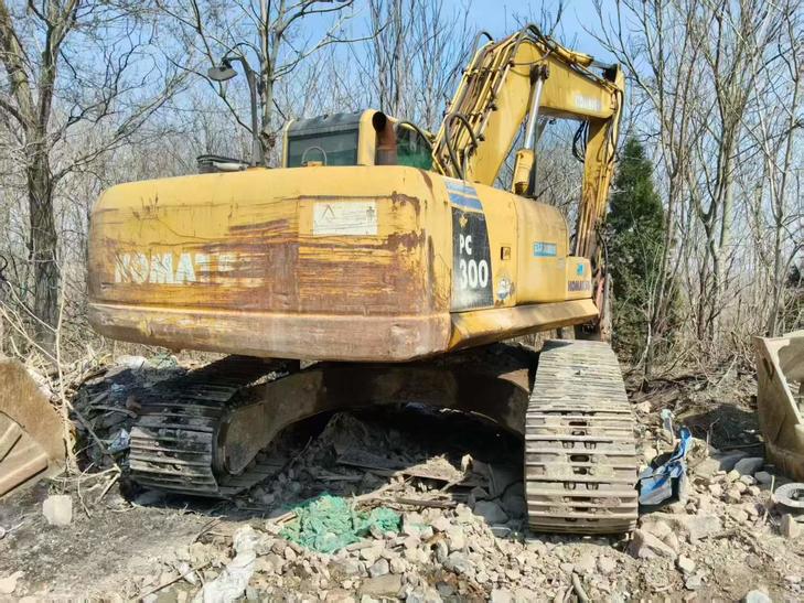 Buy Komatsu PC240-6 Used Excavator / 1