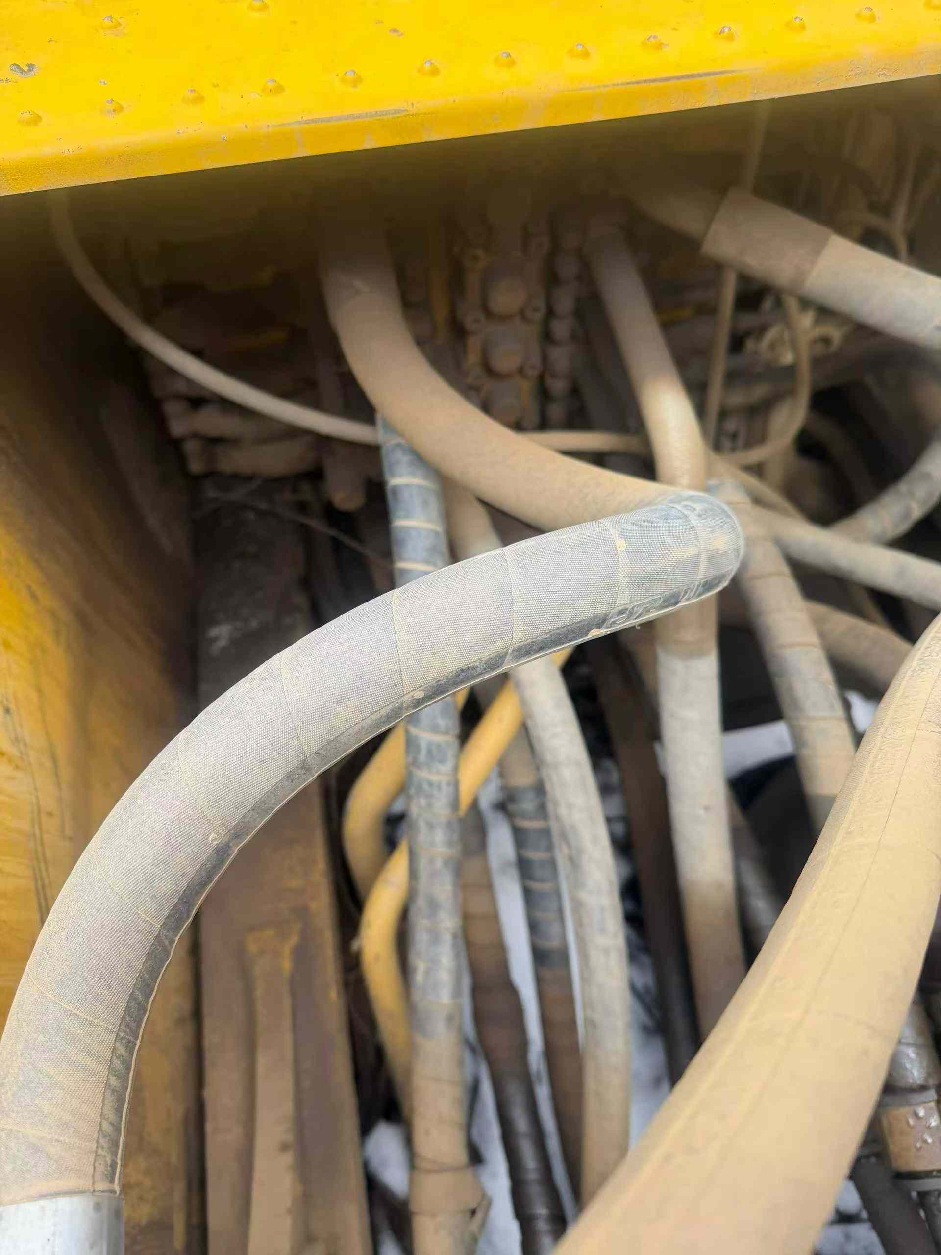 Used Komatsu PC240-6 Excavator 2015 Model / 3