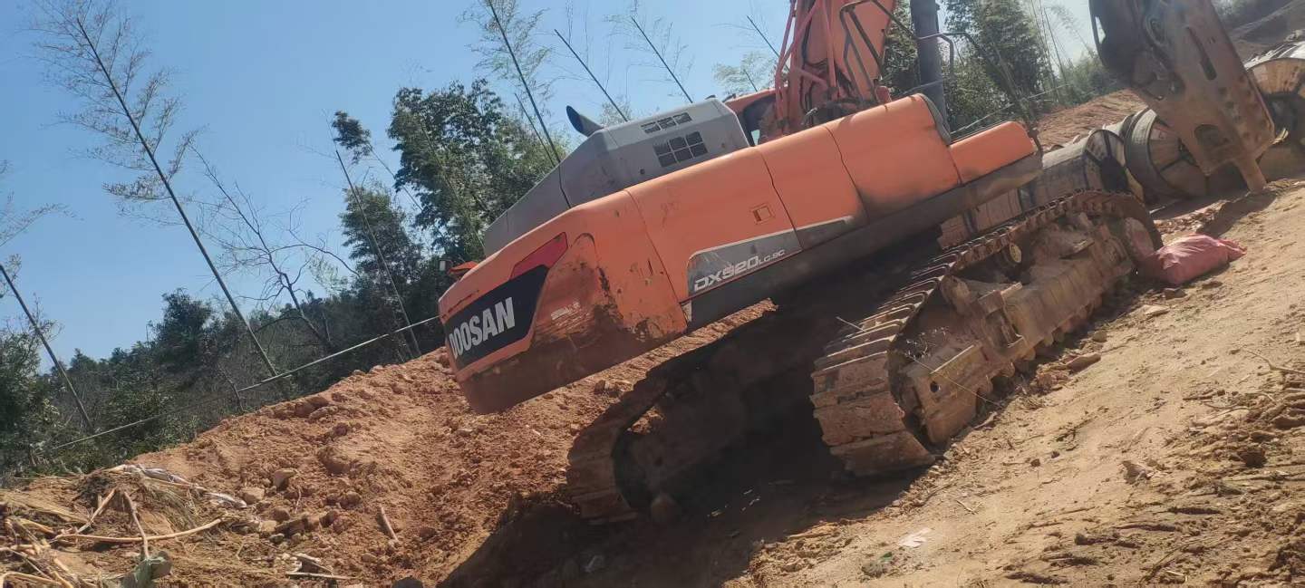 Used Doosan DX520LC Excavator 2018 Model / 3