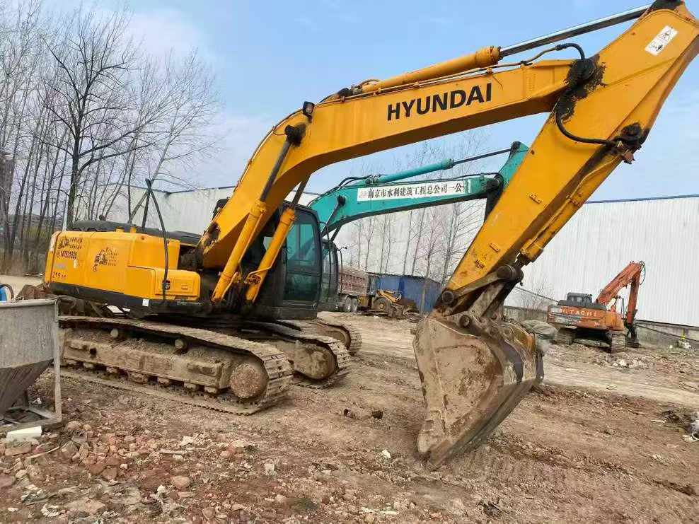 Used Hyundai R215-7 Excavator 2012 Model / 2