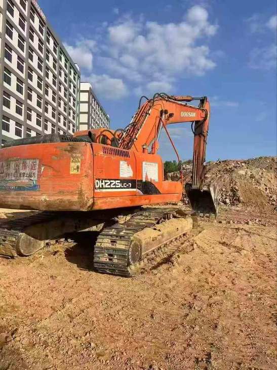 Buy Doosan DH225-7 Used Excavator / 1
