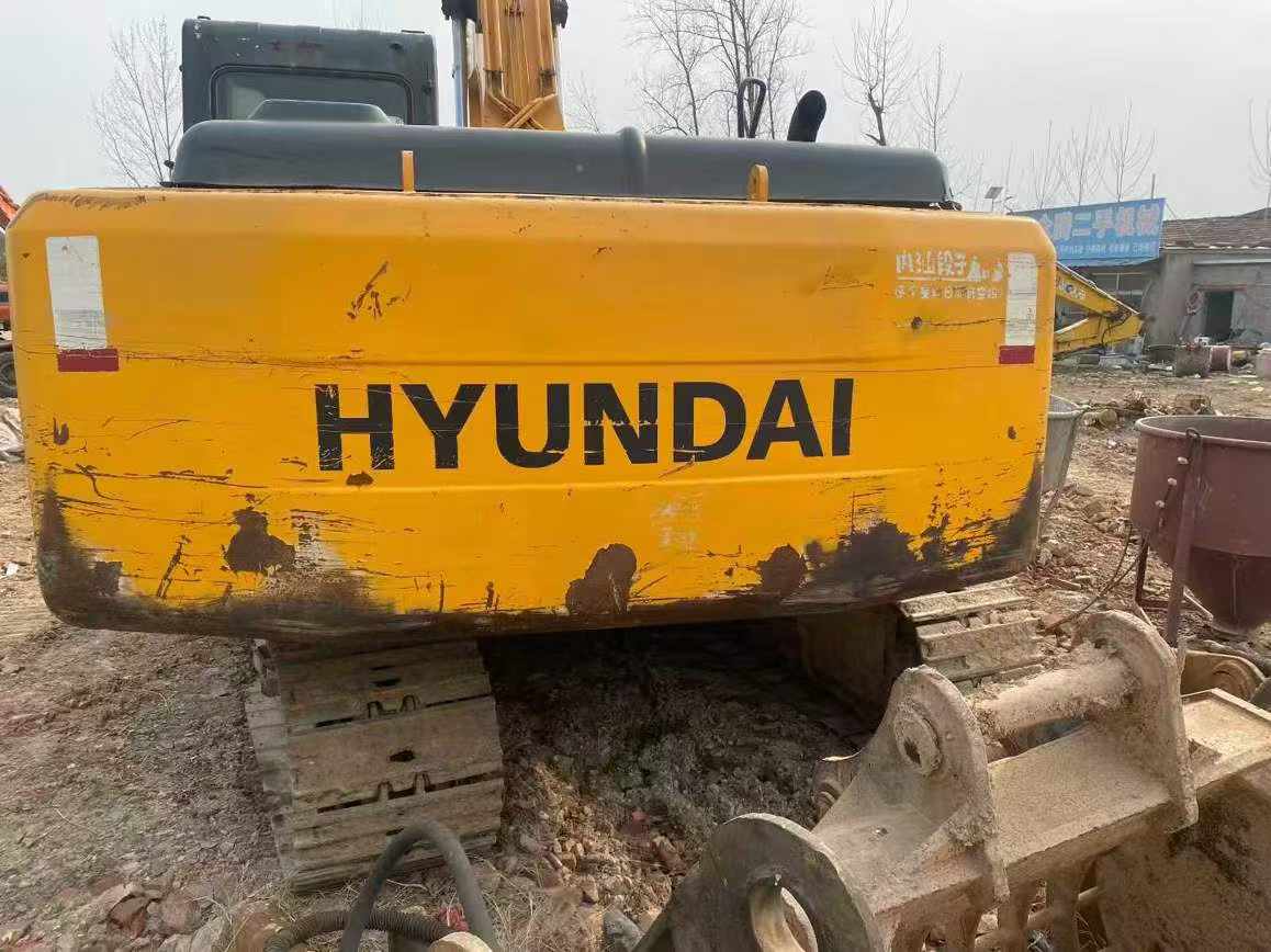 Used Hyundai R215-7 Excavator 2012 Model / 4