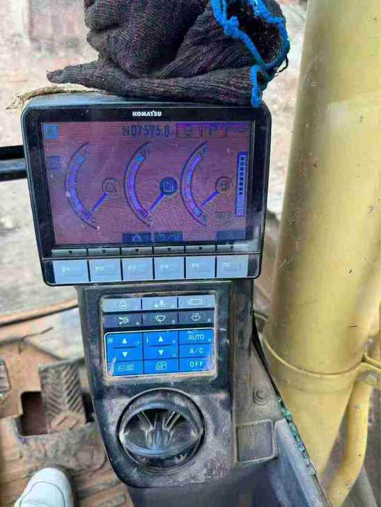 Buy Komatsu PC200-10 Used Excavator / 1