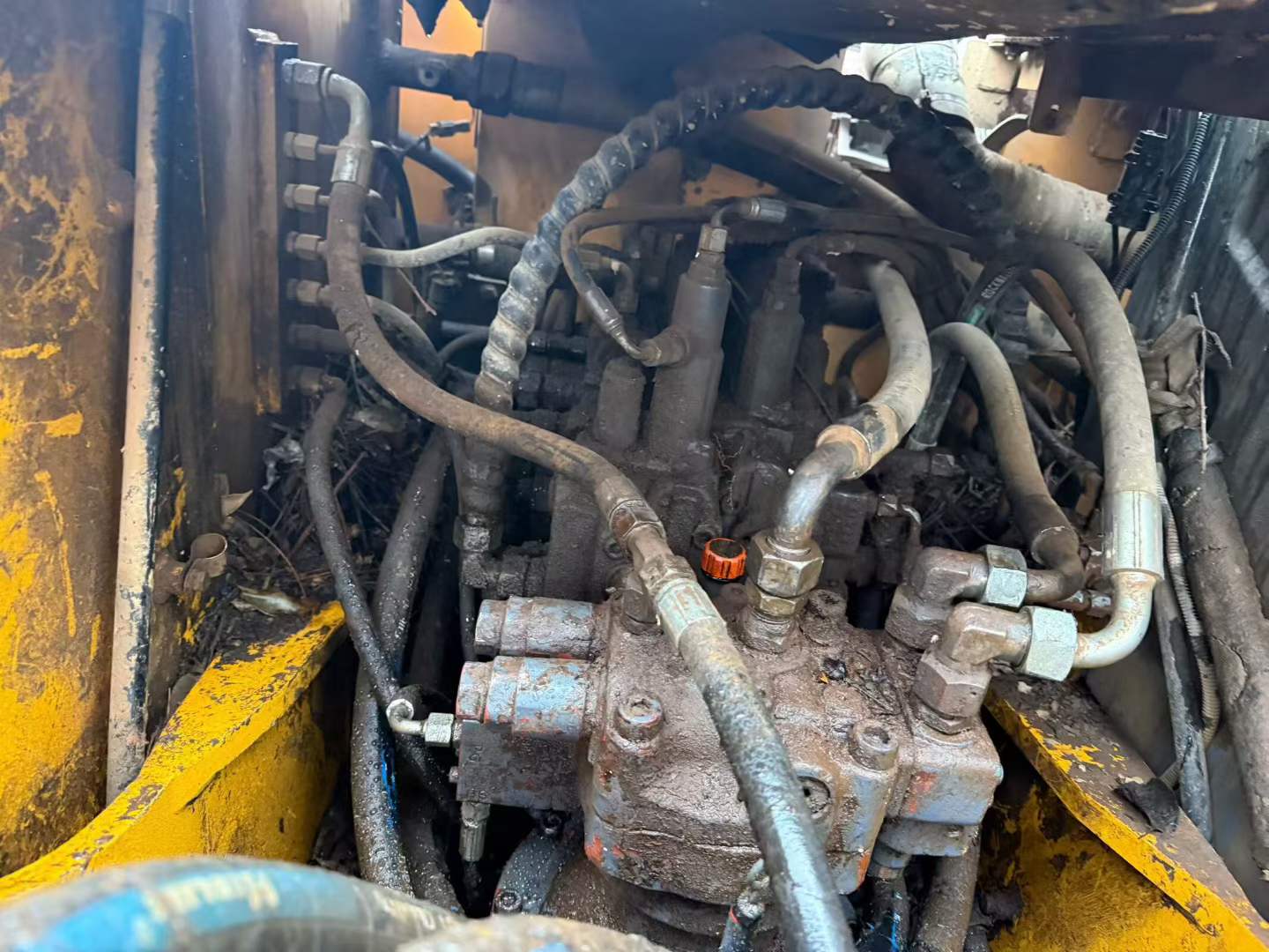 Used XCMG XE150 Excavator 2014 Model / 4