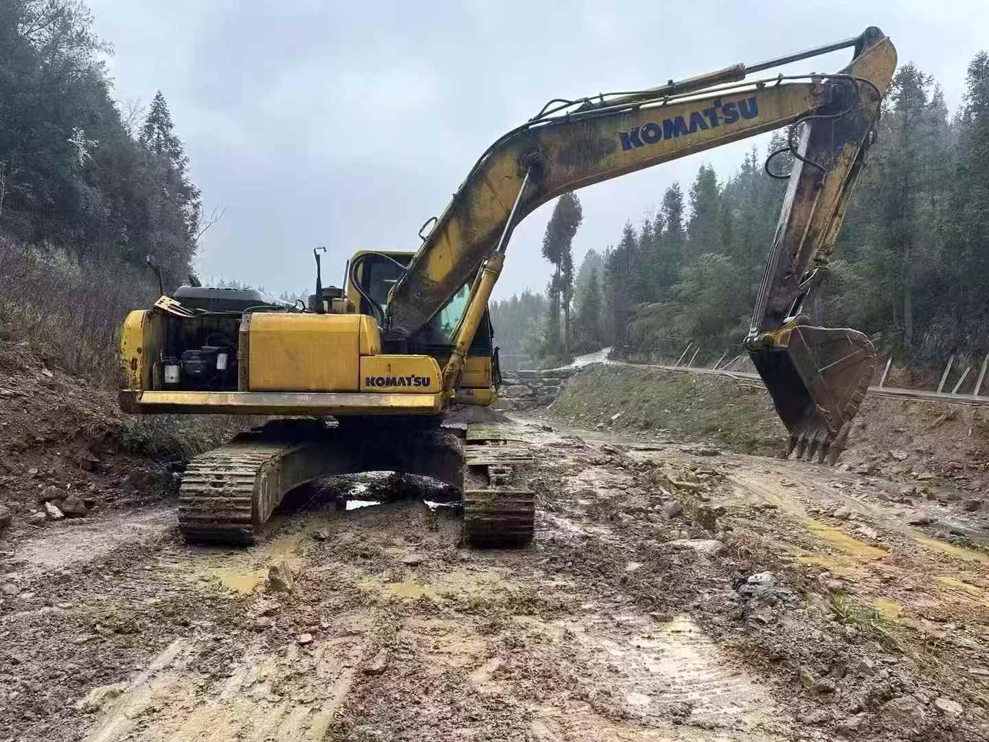 Used Komatsu PC210 Excavator 2013 Model / 3