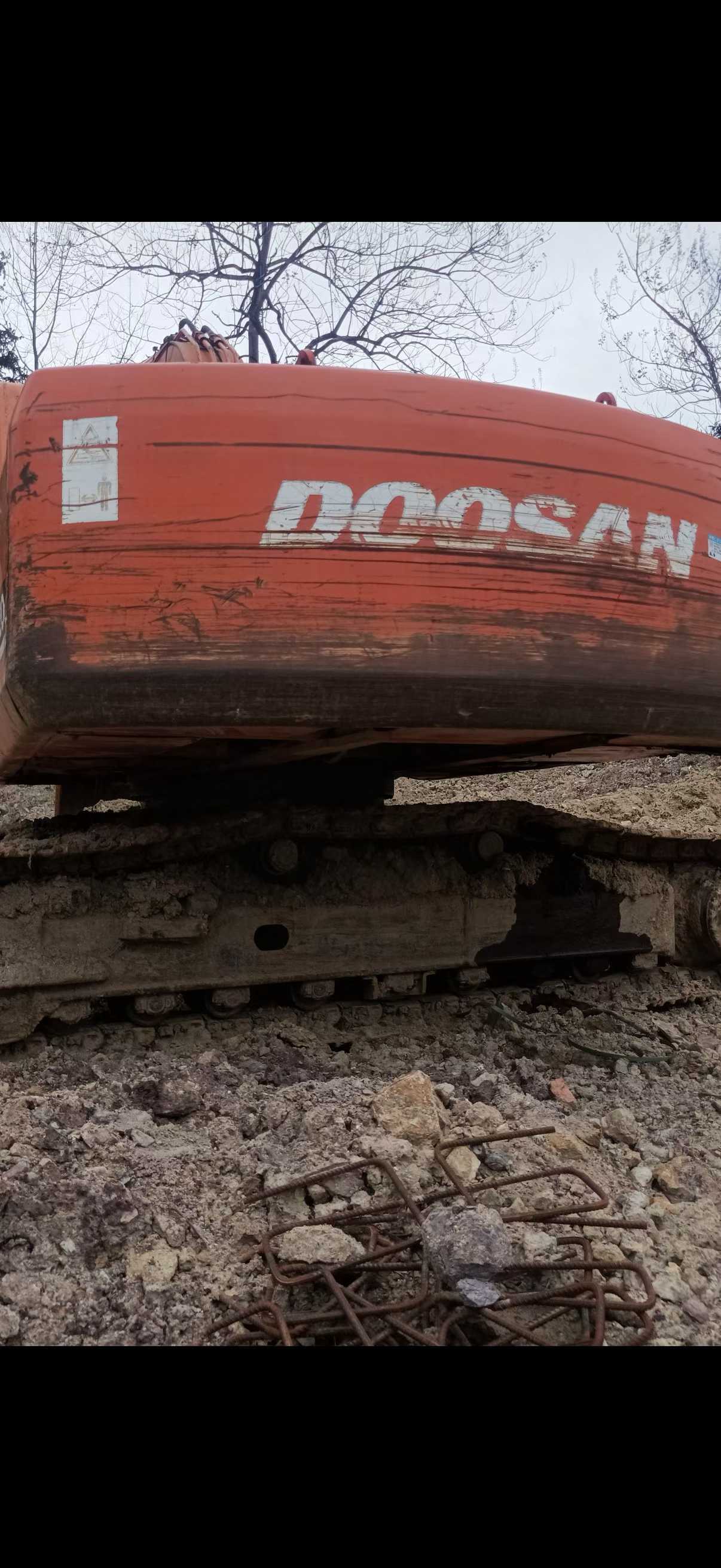 Used Doosan DH220LC-7 Excavator 2016 Model / 3