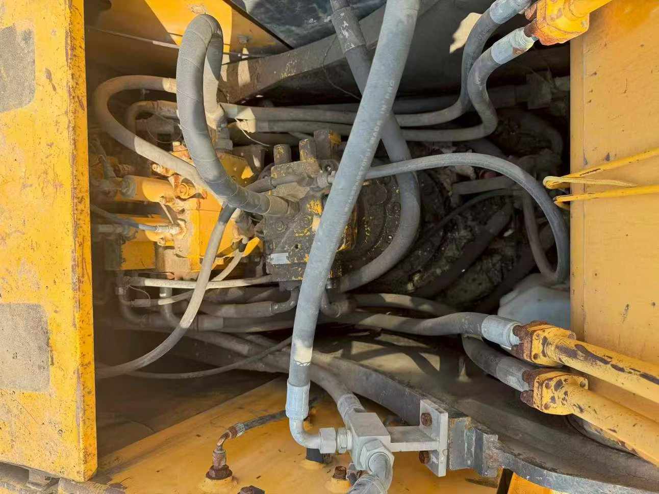 Used Hyundai R215-7 Excavator 2013 Model / 3