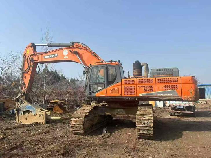 Buy Doosan DX520LC Used Excavator / 1