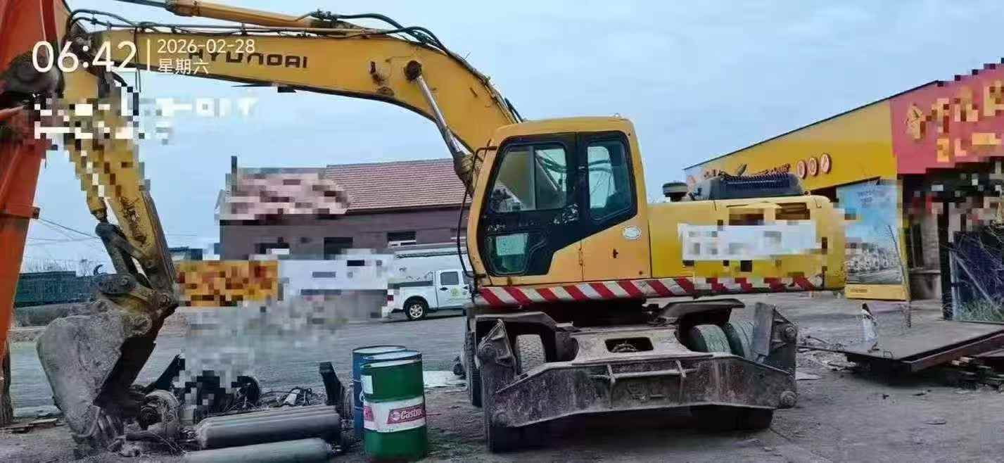 Used Hyundai R210W Excavator 2016 Model / 5