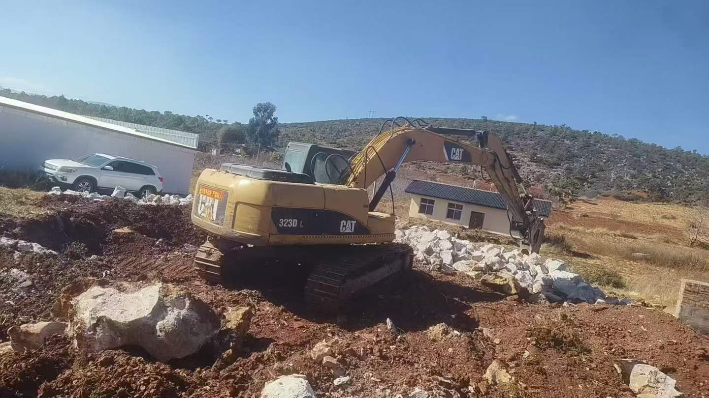 Used Caterpillar 323 Excavator 2016 Model / 6