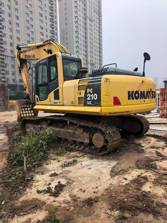 Buy Komatsu PC210 Used Excavator / 1