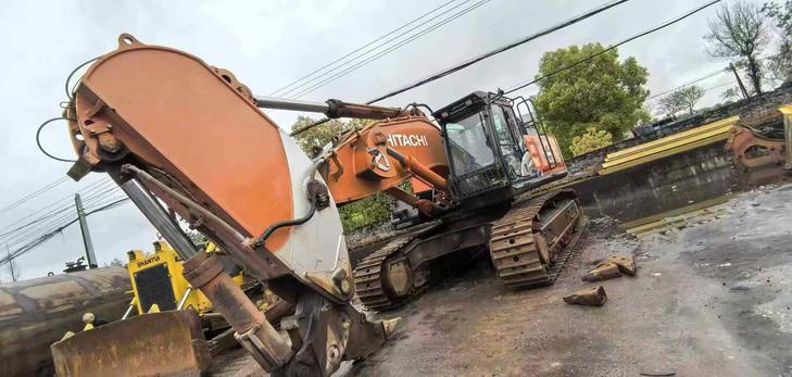 Buy Hitachi ZX490LCH-5A Used Excavator / 1