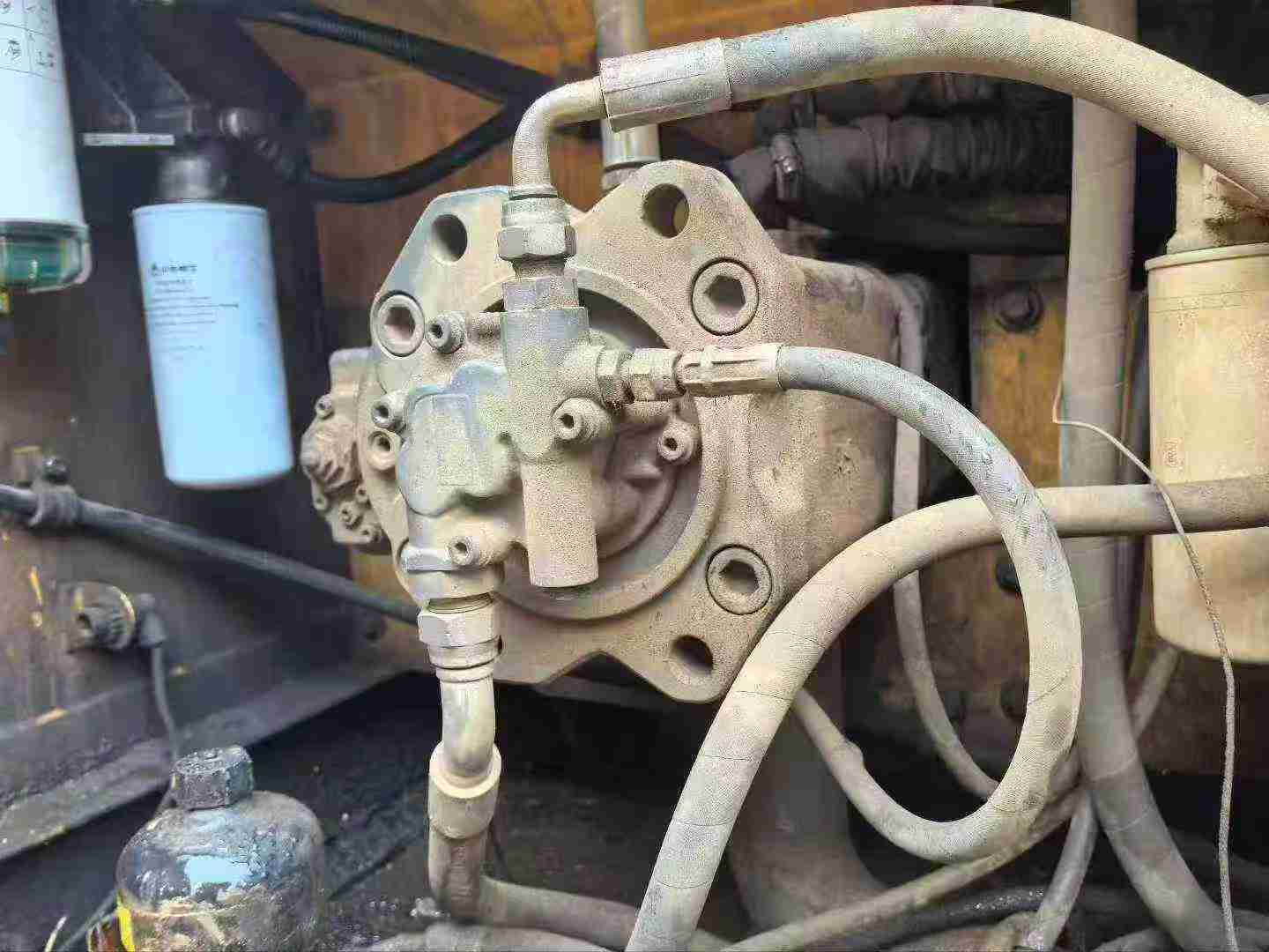 Used Volvo EC200 Excavator 2015 Model / 3