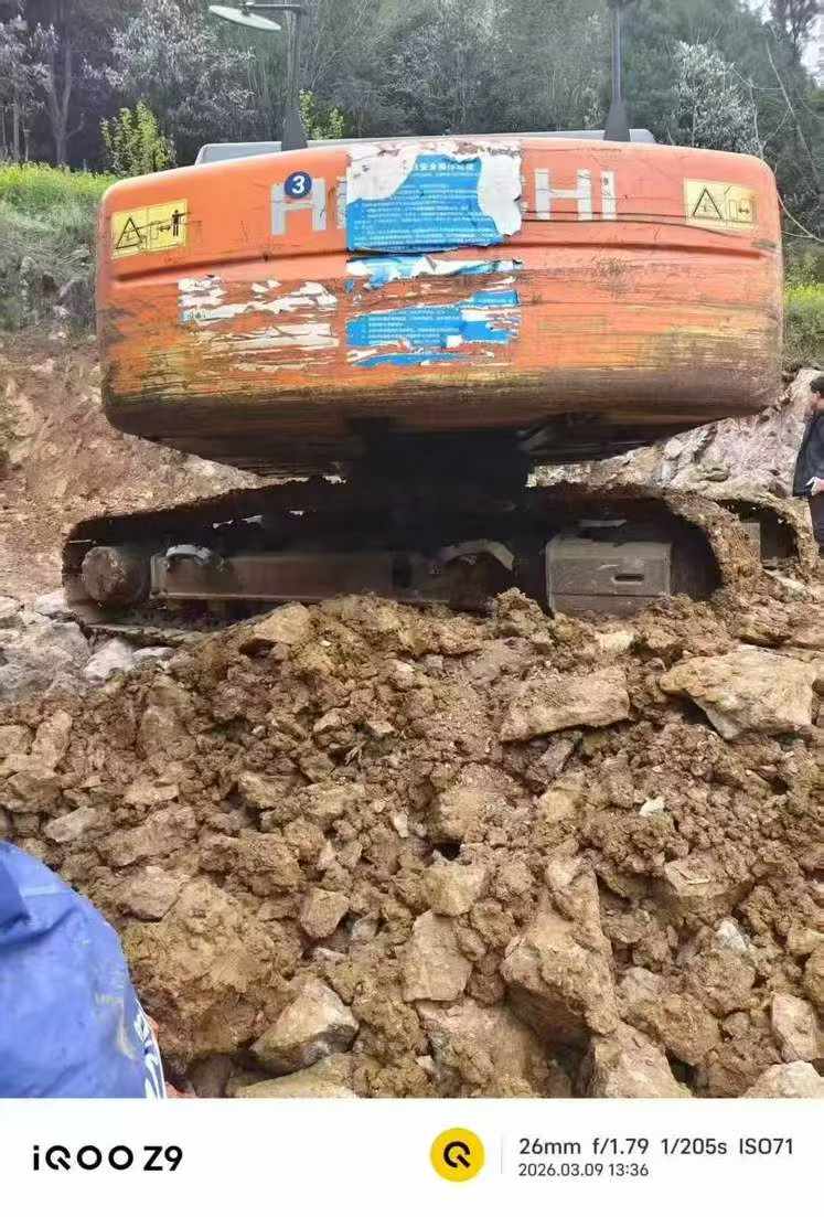 Used Hitachi ZX210-3G Excavator 2013 Model / 2