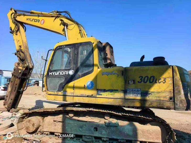 Buy Hyundai R220-5 Used Excavator / 1