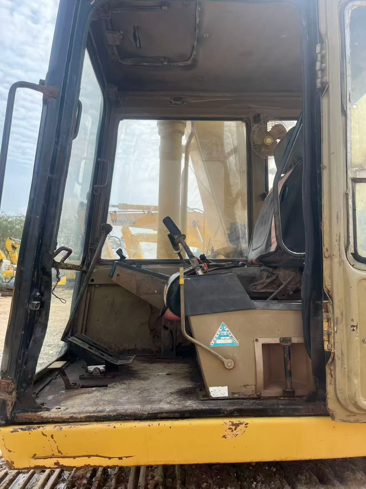 Used Caterpillar E200B Excavator 2016 Model / 5