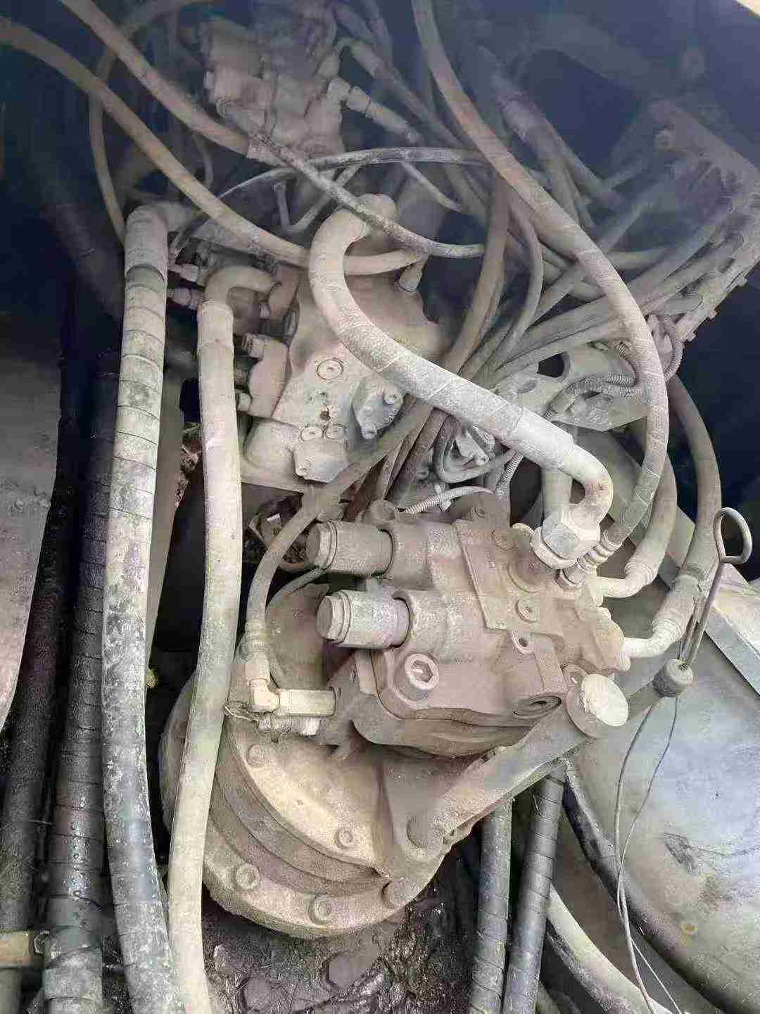 Used Hitachi ZX200-5G Excavator 2014 Model / 7