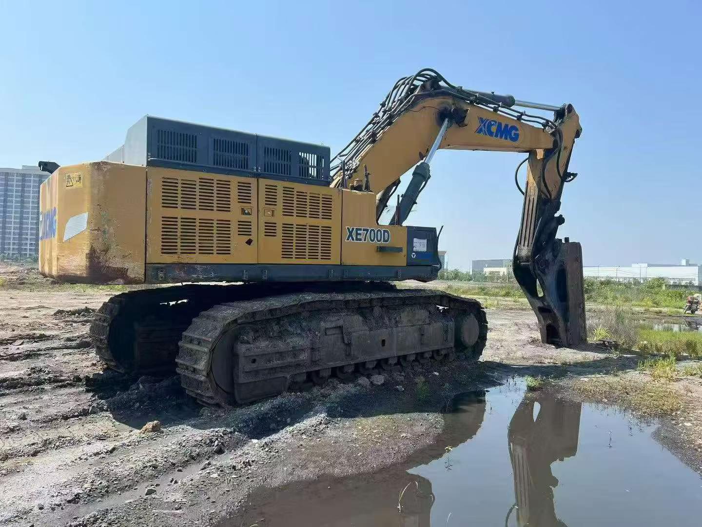 Used XCMG XE700C Excavator 2017 Model / 7