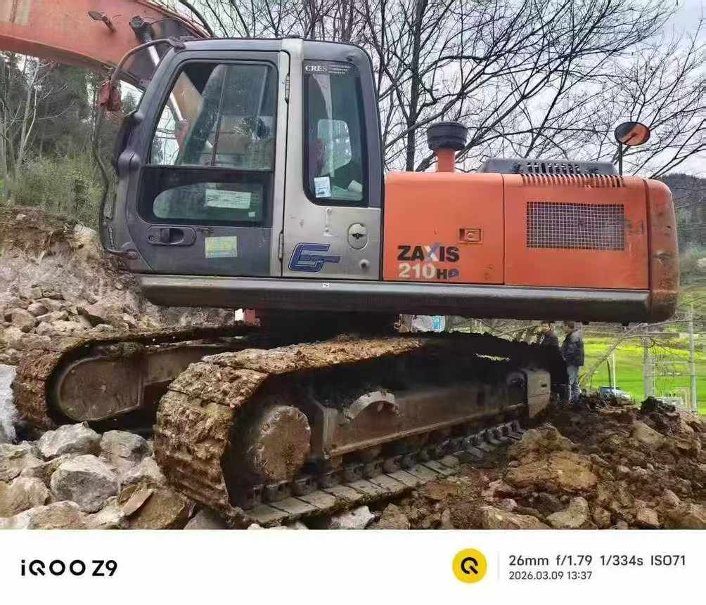 Used Hitachi ZX210-3G Excavator 2013 Model / 7