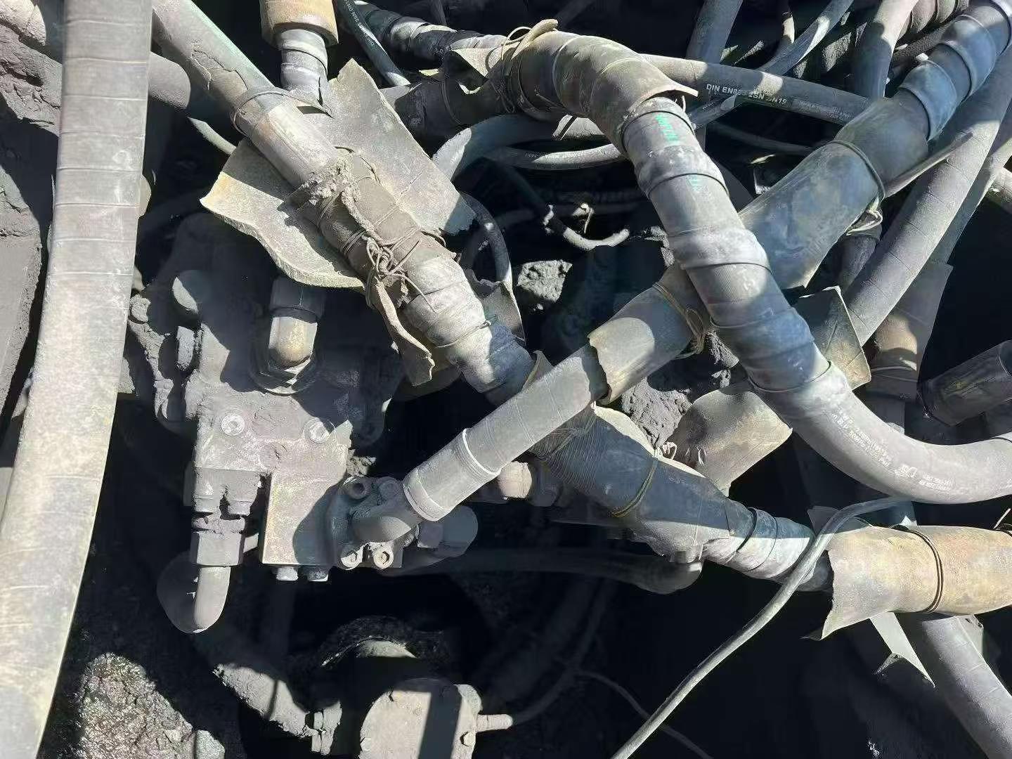 Used XCMG XE700C Excavator 2017 Model / 4