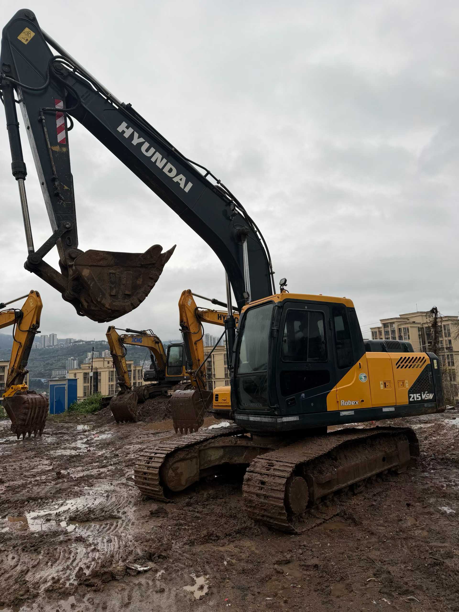 Used Hyundai R215-7 Excavator 2021 Model / 7