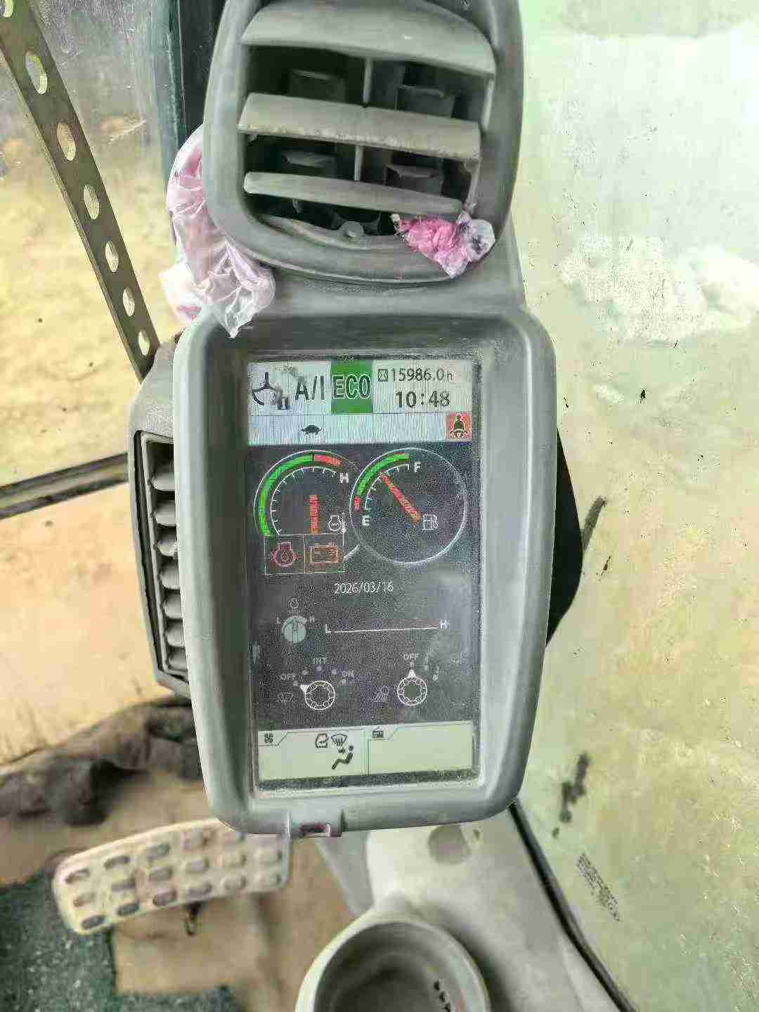 Used Hitachi ZX200-5G Excavator 2014 Model / 5