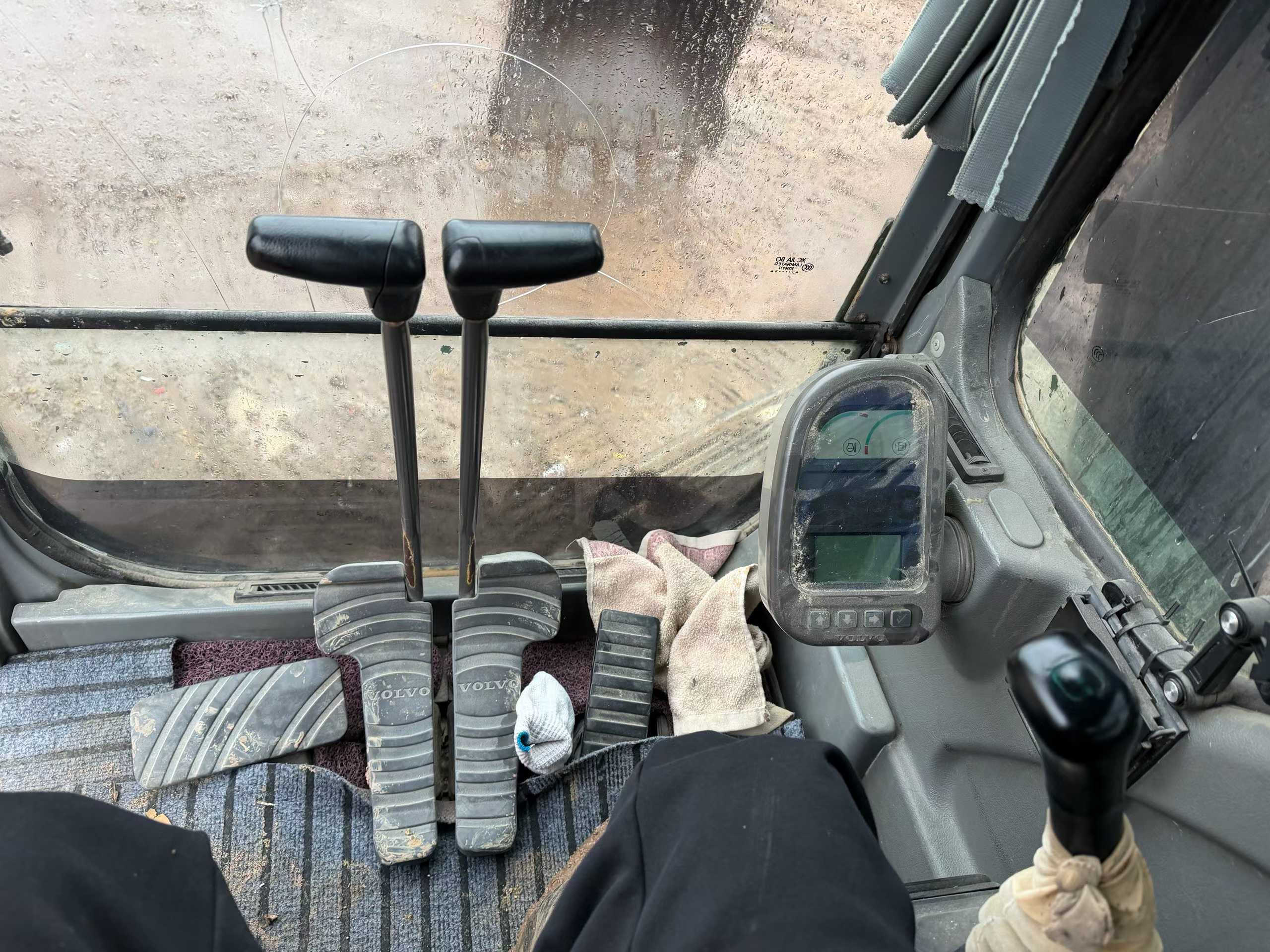 Used Volvo EC210B Excavator 2013 Model / 9