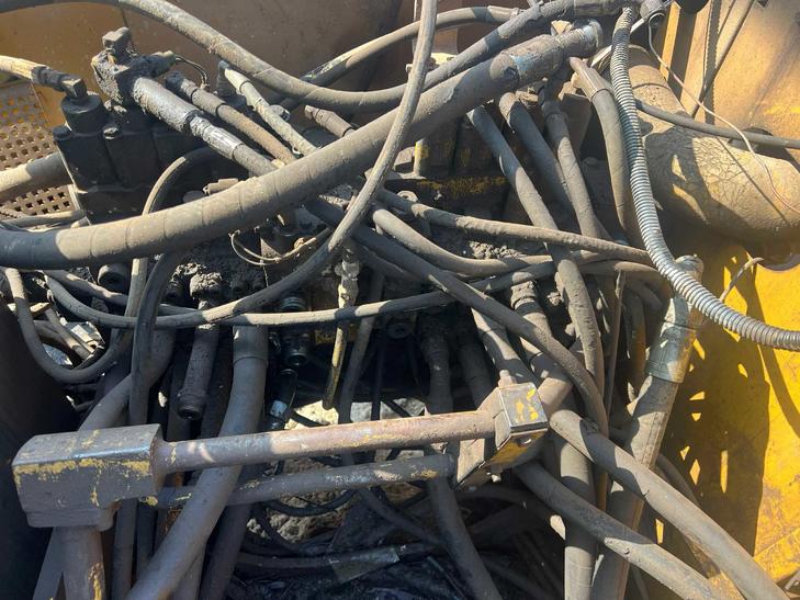 Buy Caterpillar 320V2 Used Excavator / 1