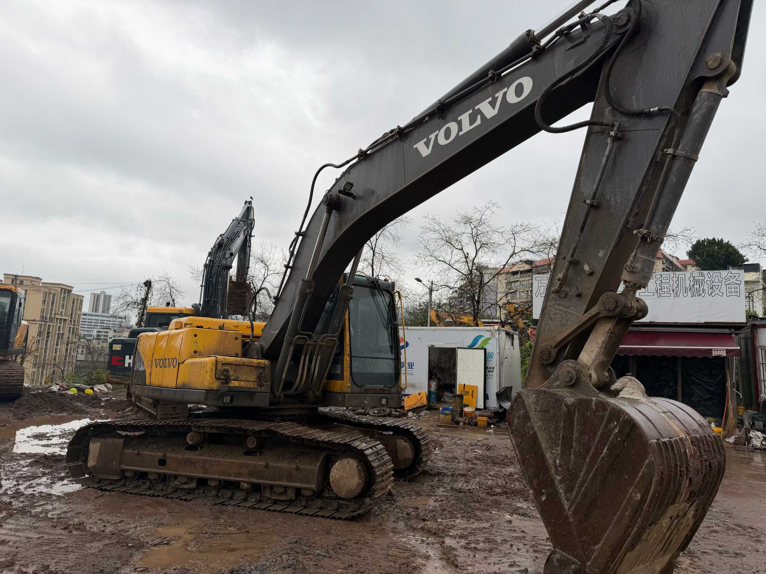 Used Volvo EC210B Excavator 2013 Model / 6