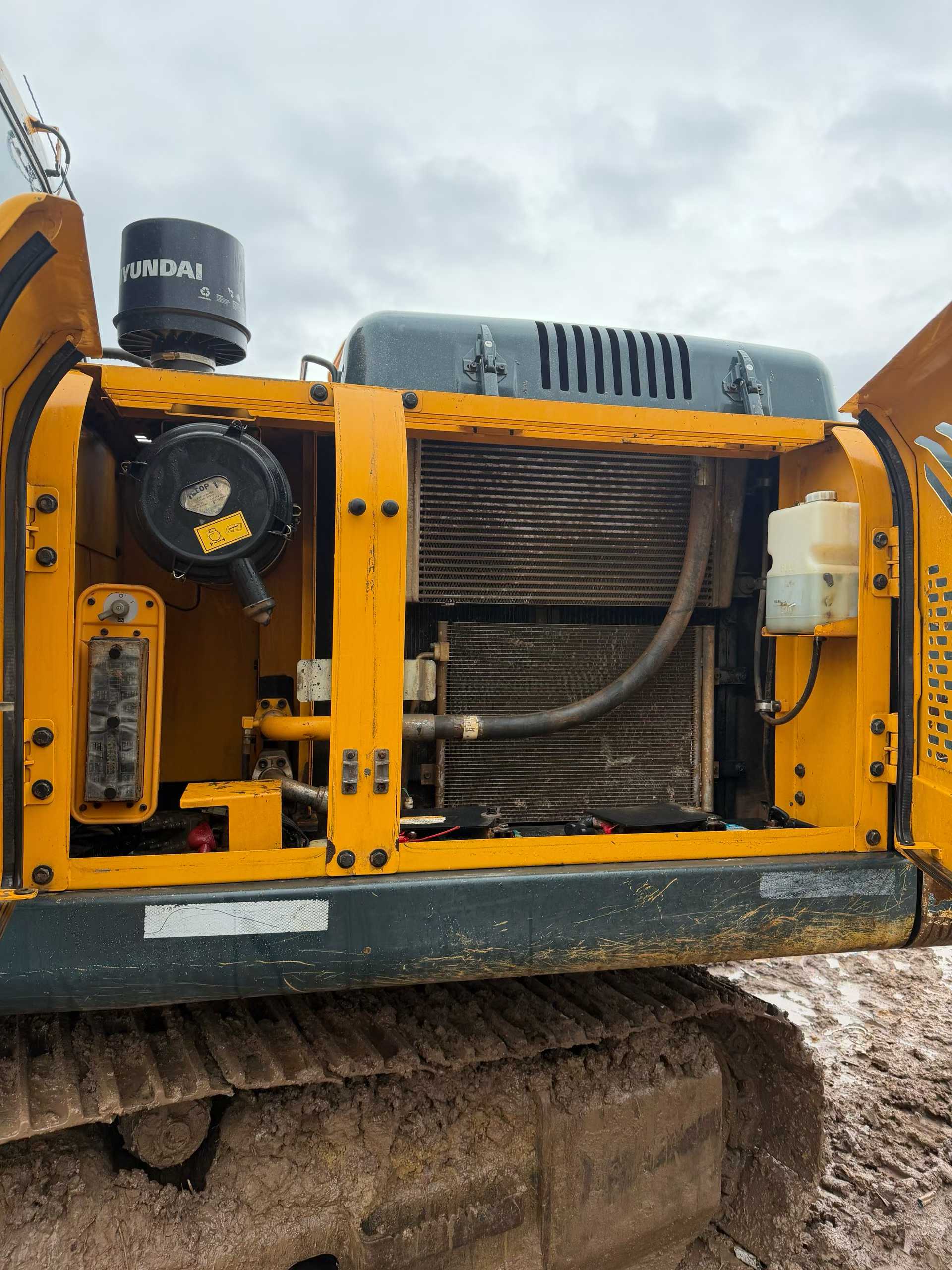 Used Hyundai R215-7 Excavator 2021 Model / 3