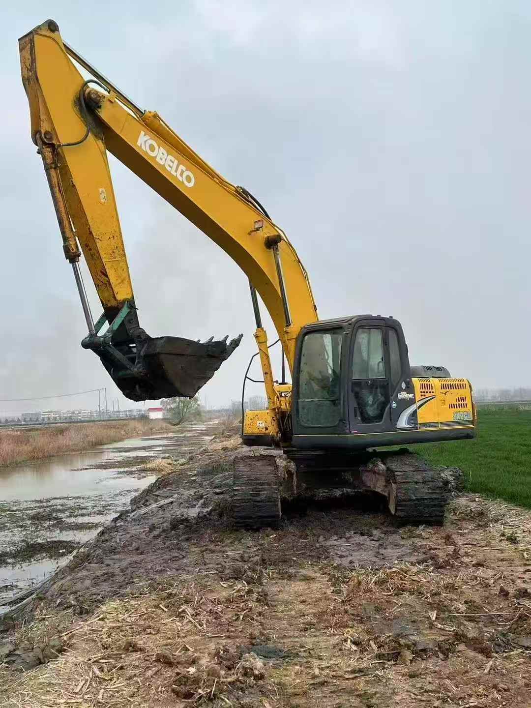 Used Kobelco SK200 Excavator 2016 Model / 2