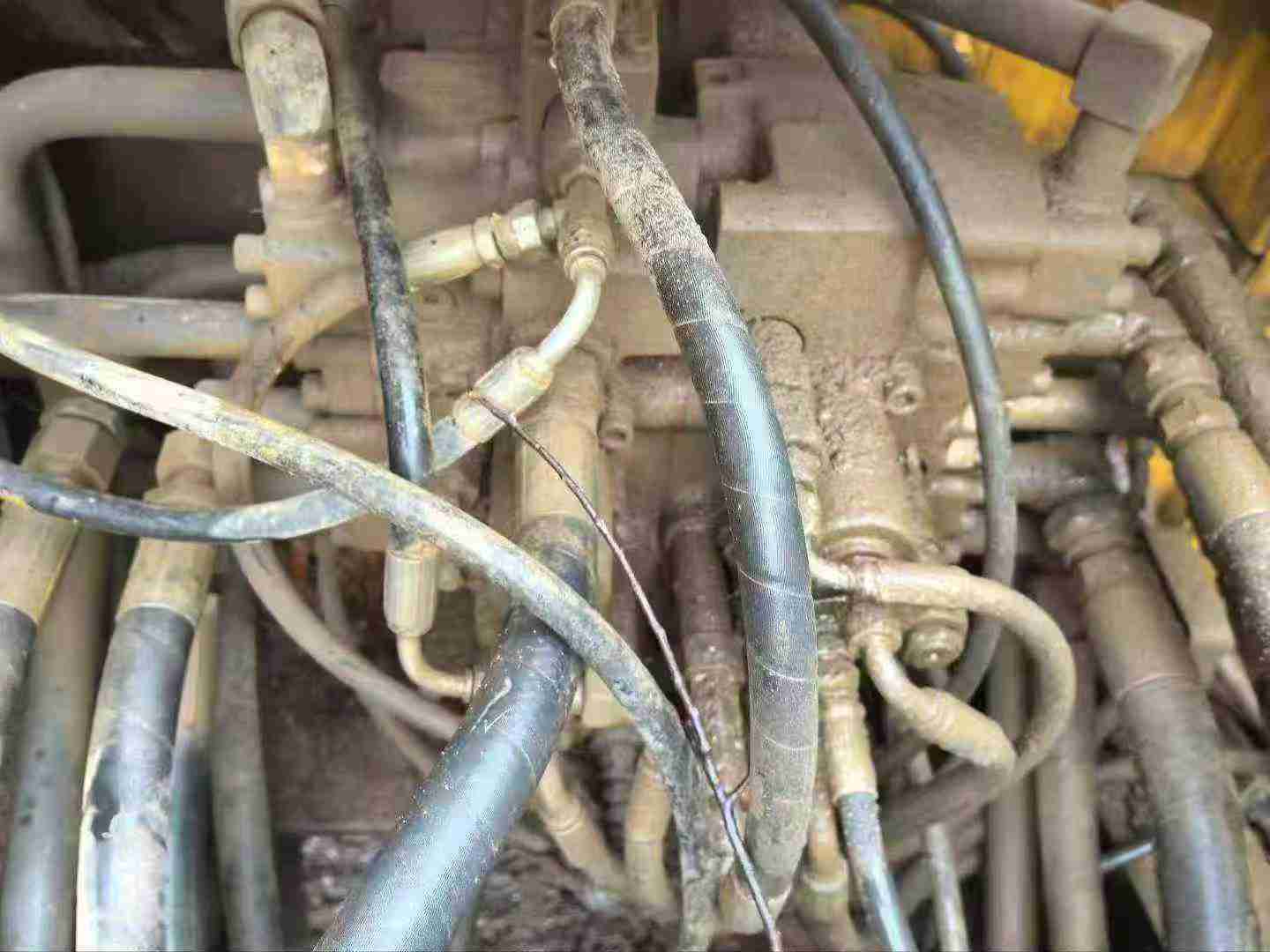 Used Volvo EC200 Excavator 2015 Model / 4