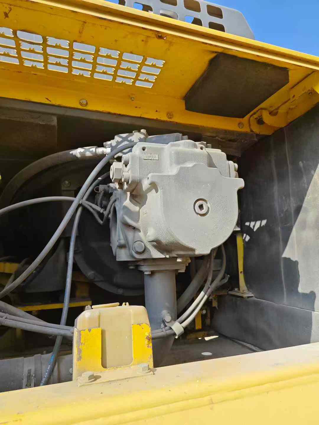 Used Komatsu PC400-8 Excavator 2016 Model / 3