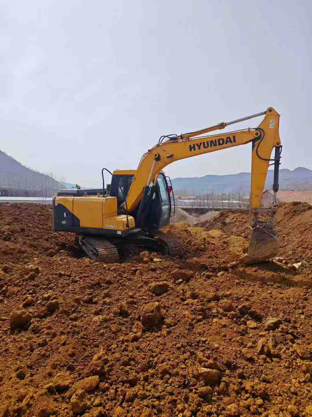 Used Hyundai R110VS Excavator 2018 Model / 3
