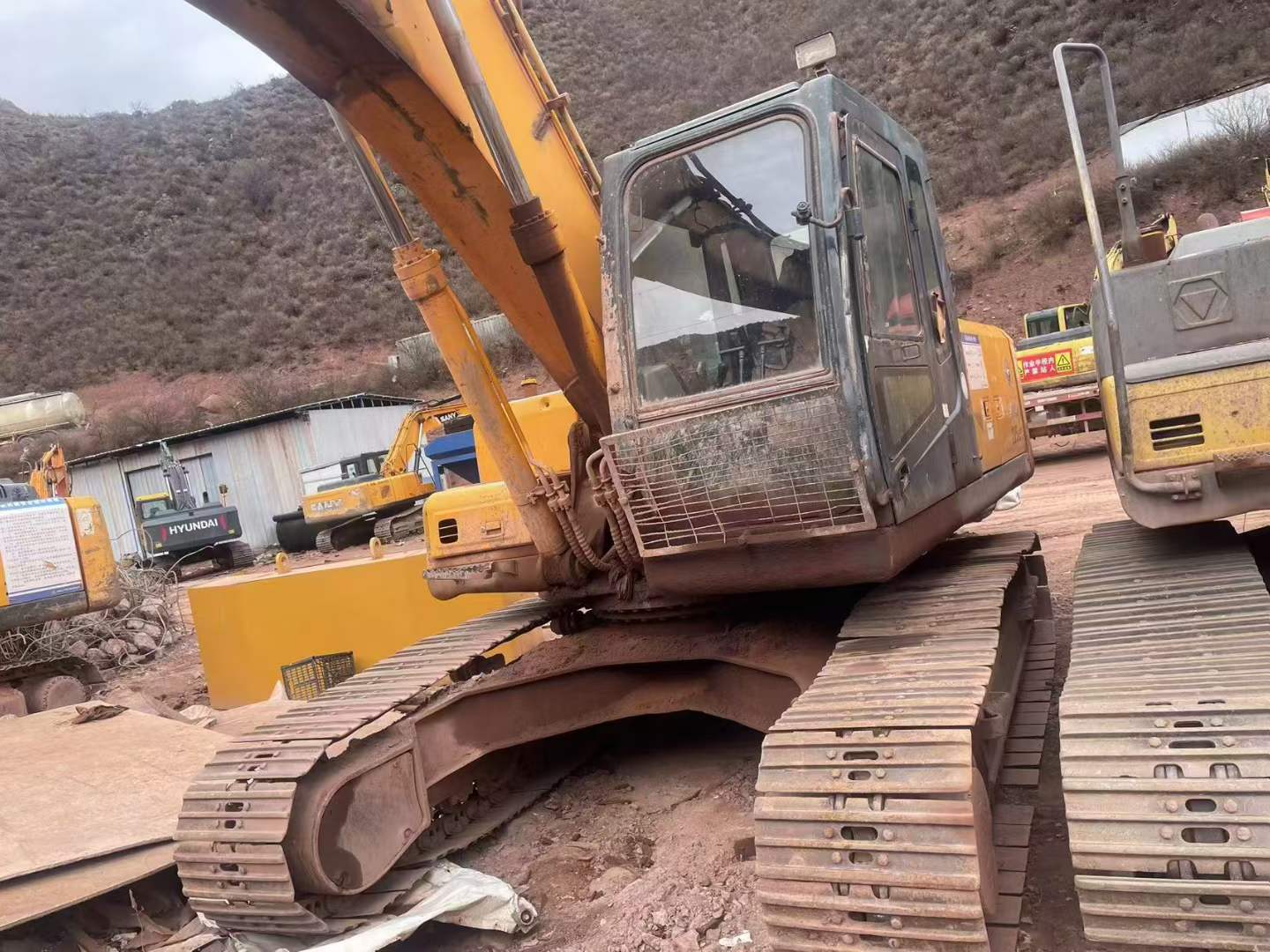 Used Hyundai R225-7 Excavator 2016 Model / 3